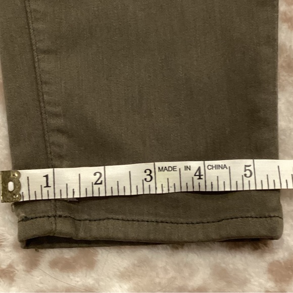 7 For All Mankind Olive Green Skinny Jean, Size 31 - Picture 12 of 15